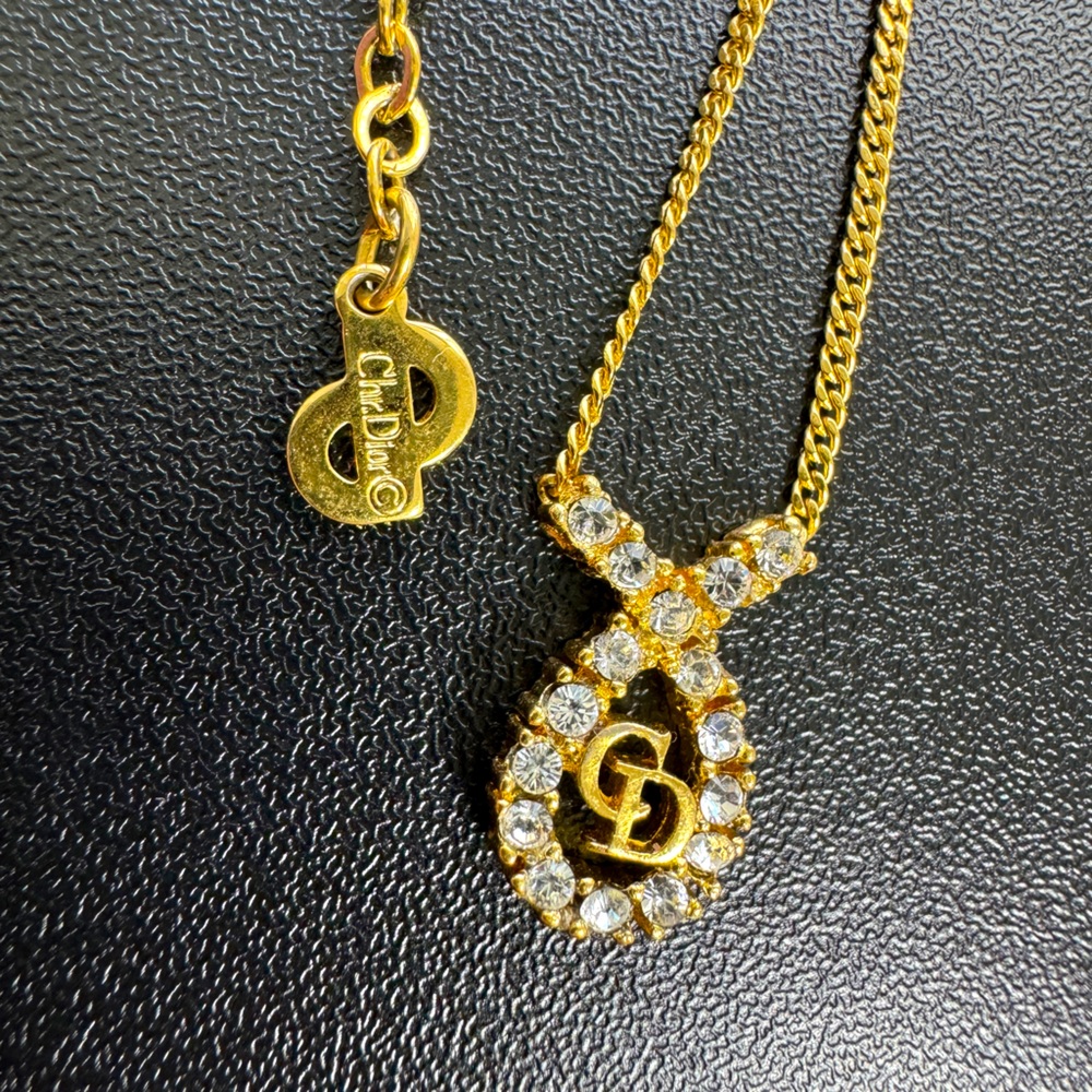 18K gold plated Christian Dior vintage necklace (come with a Dior jewelry box)